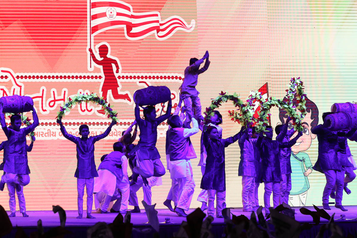 Balaks perform a traditional dance