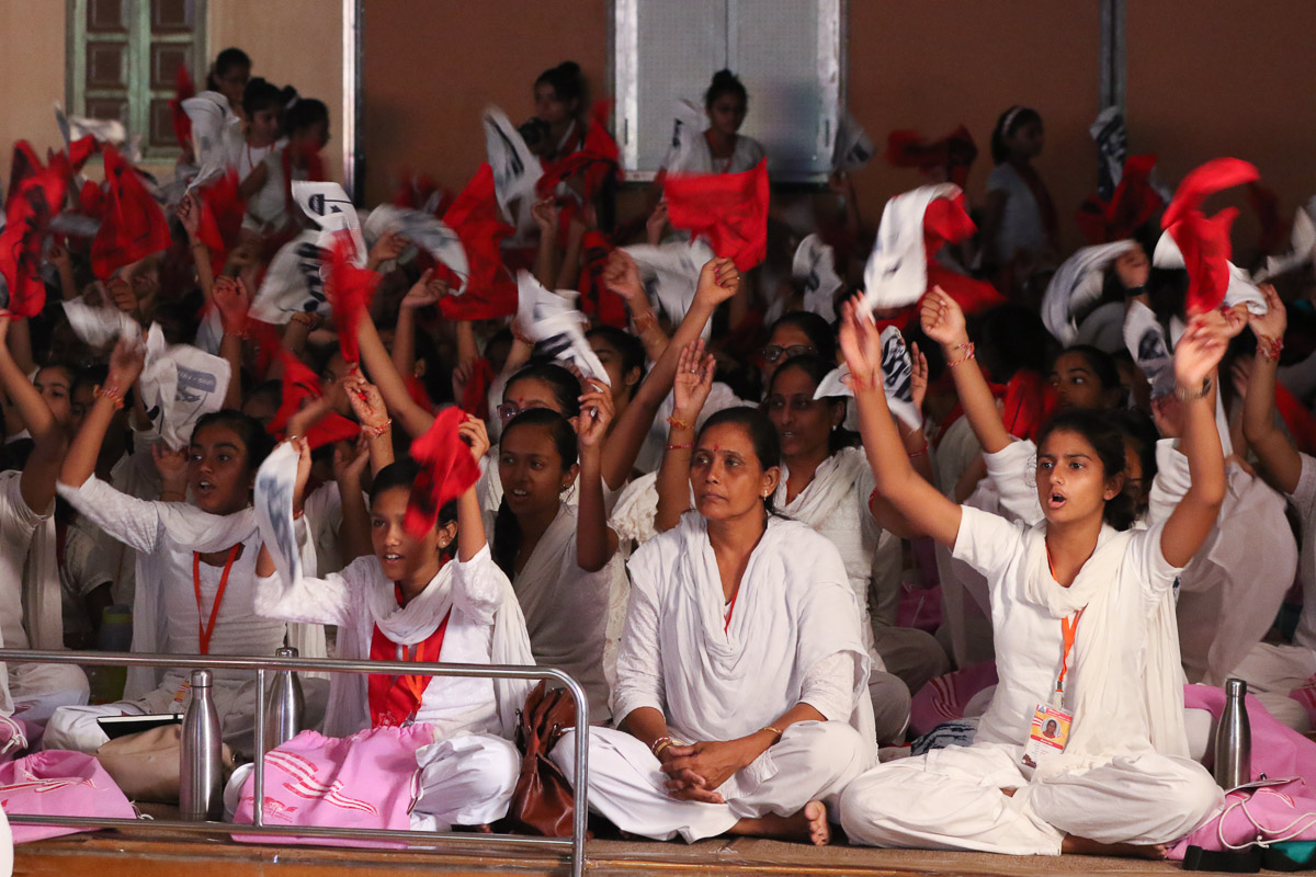 Balikas during the shibir session