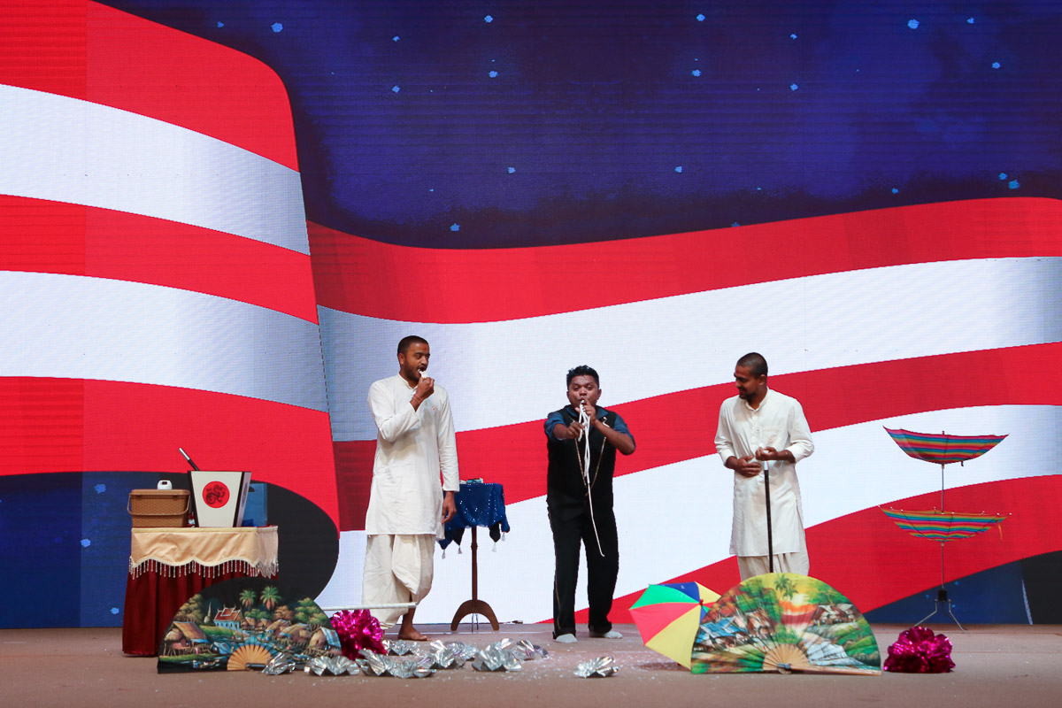 Magic show during the shibir session