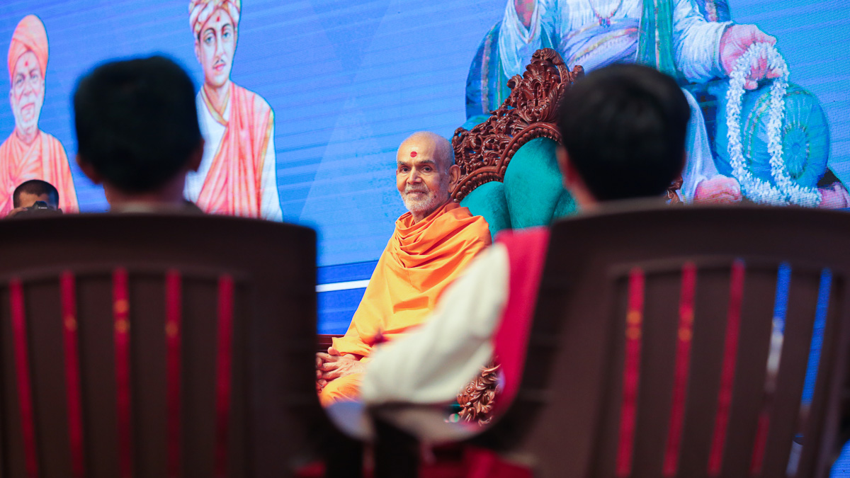 Balaks ask Swamishri, 'How should we interact with santos and devotees?'