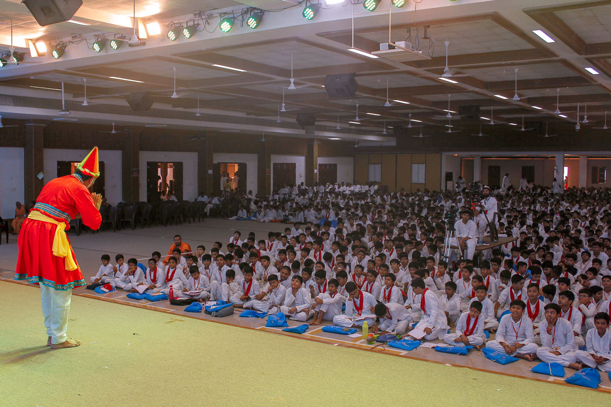 Children during the shibir session