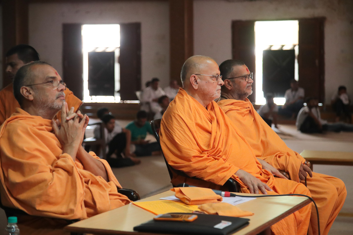 Pujya Ishwarcharan Swami observes the Drama competition