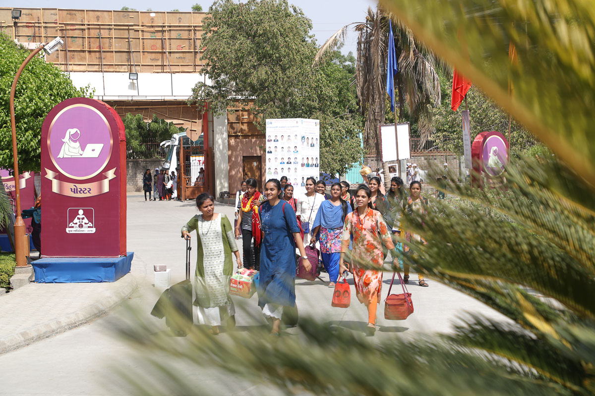 Yuvatis arrive for the adhiveshan