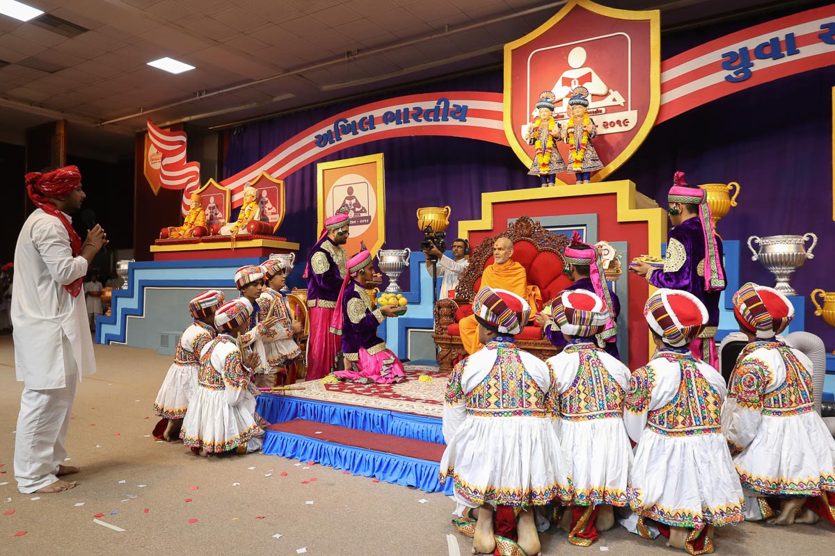 Youths present before Swamishri