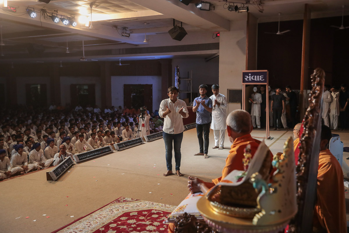 Youths present before Swamishri