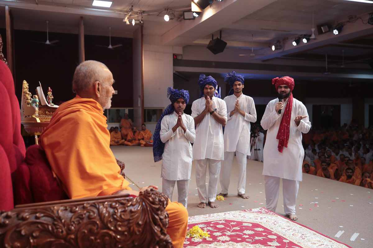 Youths present before Swamishri