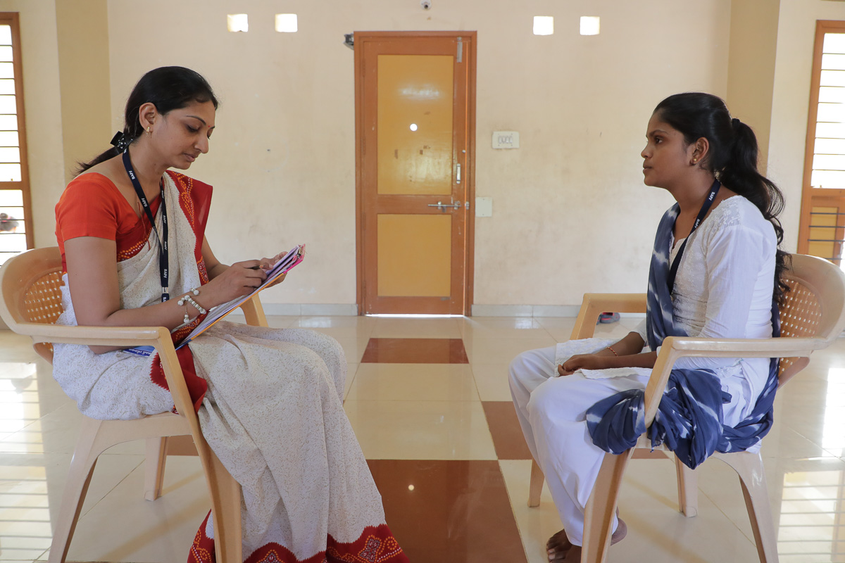 A yuvati participates in the Vachanamrut Mukhpath competition