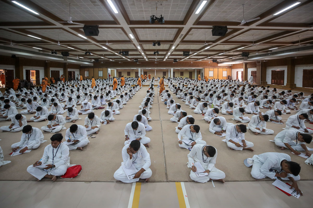 Yuvaks take the Vachanamrut Written Quiz