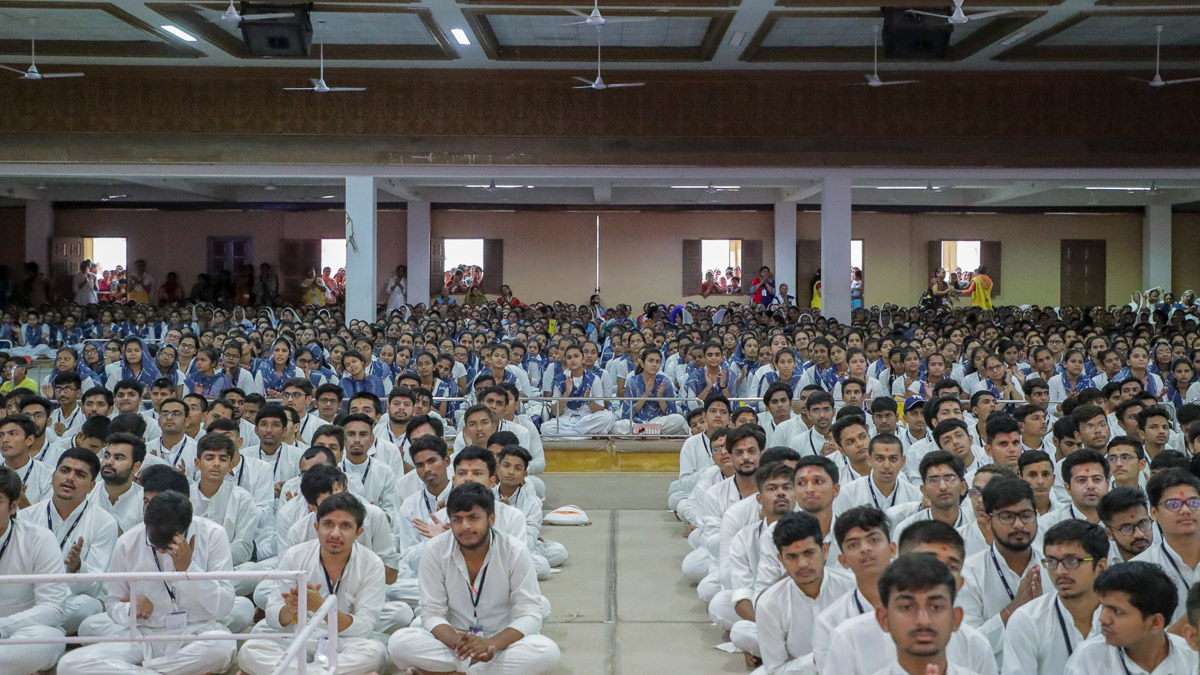 Youths during the arti