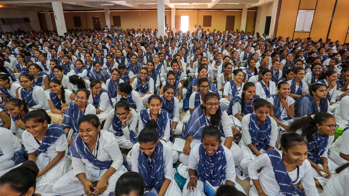 Yuvatis during the shibir