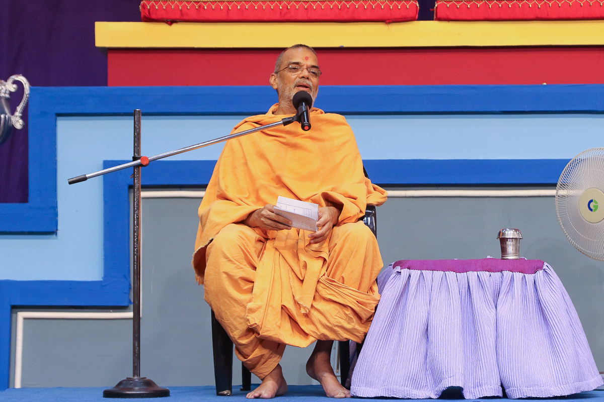 Narayanmuni Swami Swami addresses the assembly