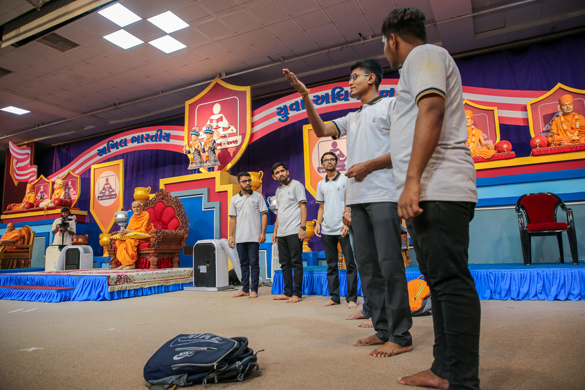 Youths present before Swamishri