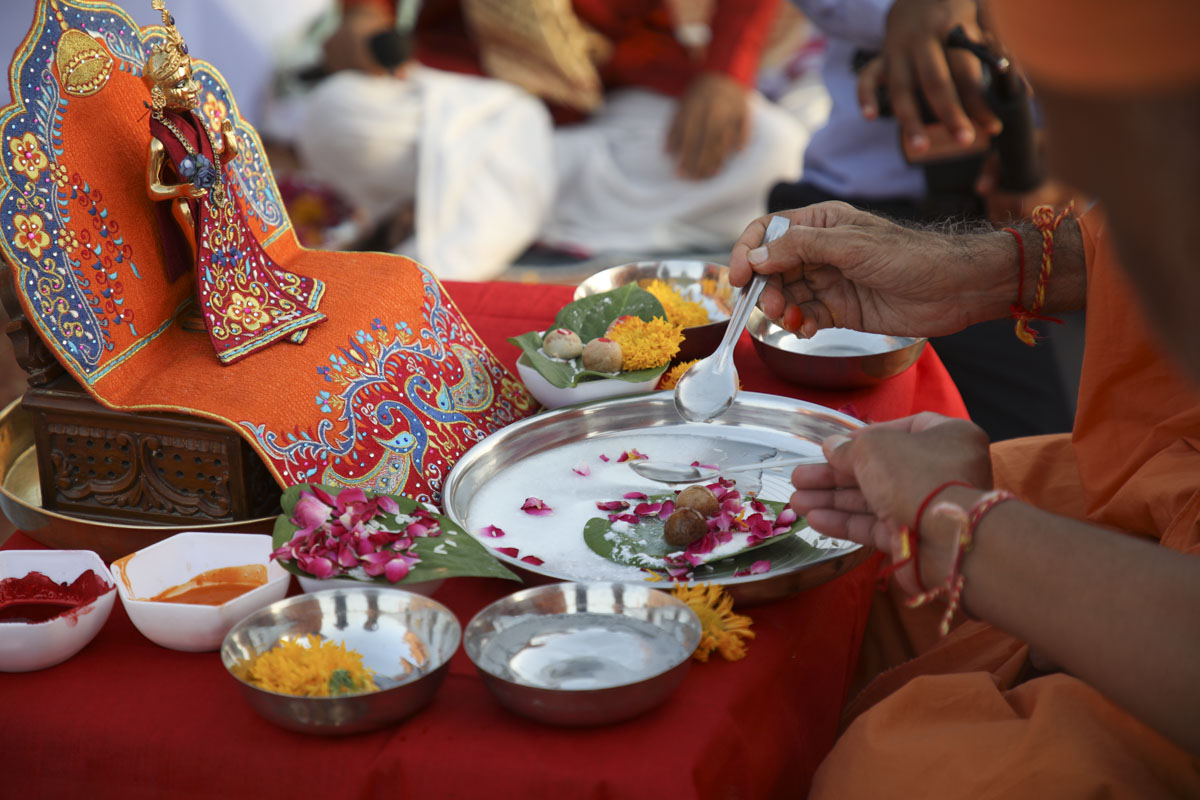 Anandswarup Swami and Rajeshwar Swami perform the yagna rituals