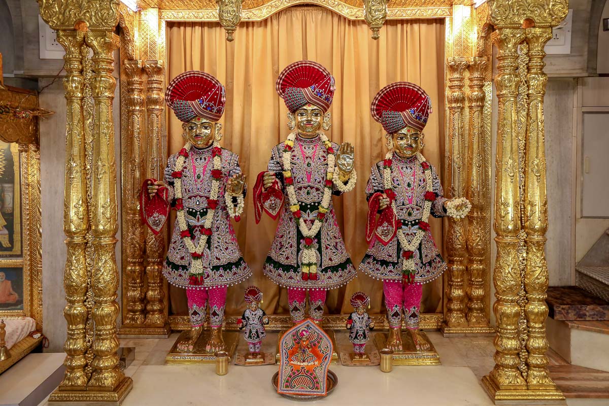 Bhagwan Swaminarayan, Aksharbrahman Gunatitanand Swami and Shri Gopalanand Swami