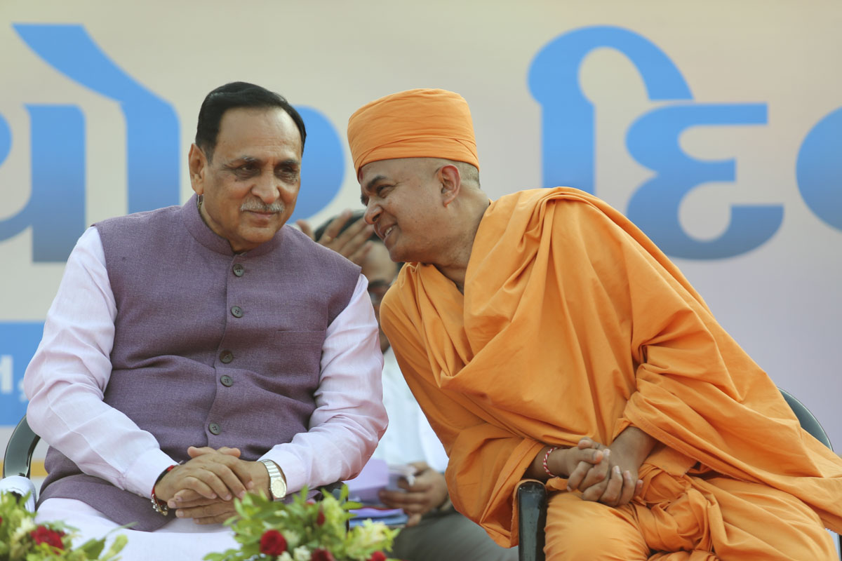 Brahmavihari Swami with CM Vijaybhai Rupani