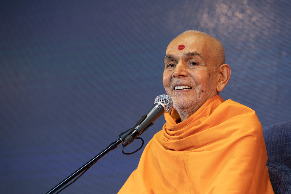 Swamishri narrates his memories with Yogiji Maharaj and Pramukh Swami Maharaj in Ahmedabad