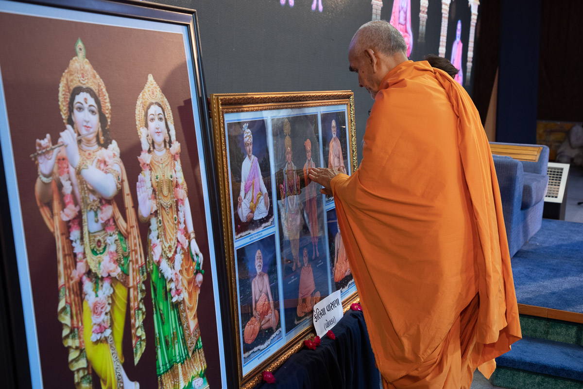 Swamishri performs pratishtha rituals of murtis for BAPS Shri Swaminarayan Mandir in Kelia Vasna, India