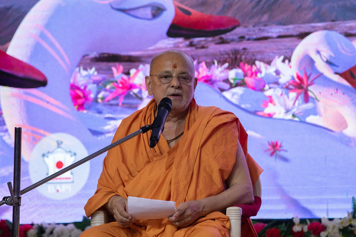 Pujya Ishwarcharan Swami talks about 'Neelkanth and the Swans of Mansarovar'