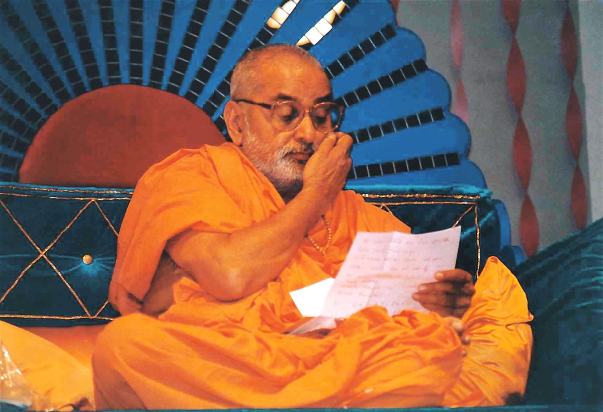 Pramukh Swami Maharaj in Coventry, 1988