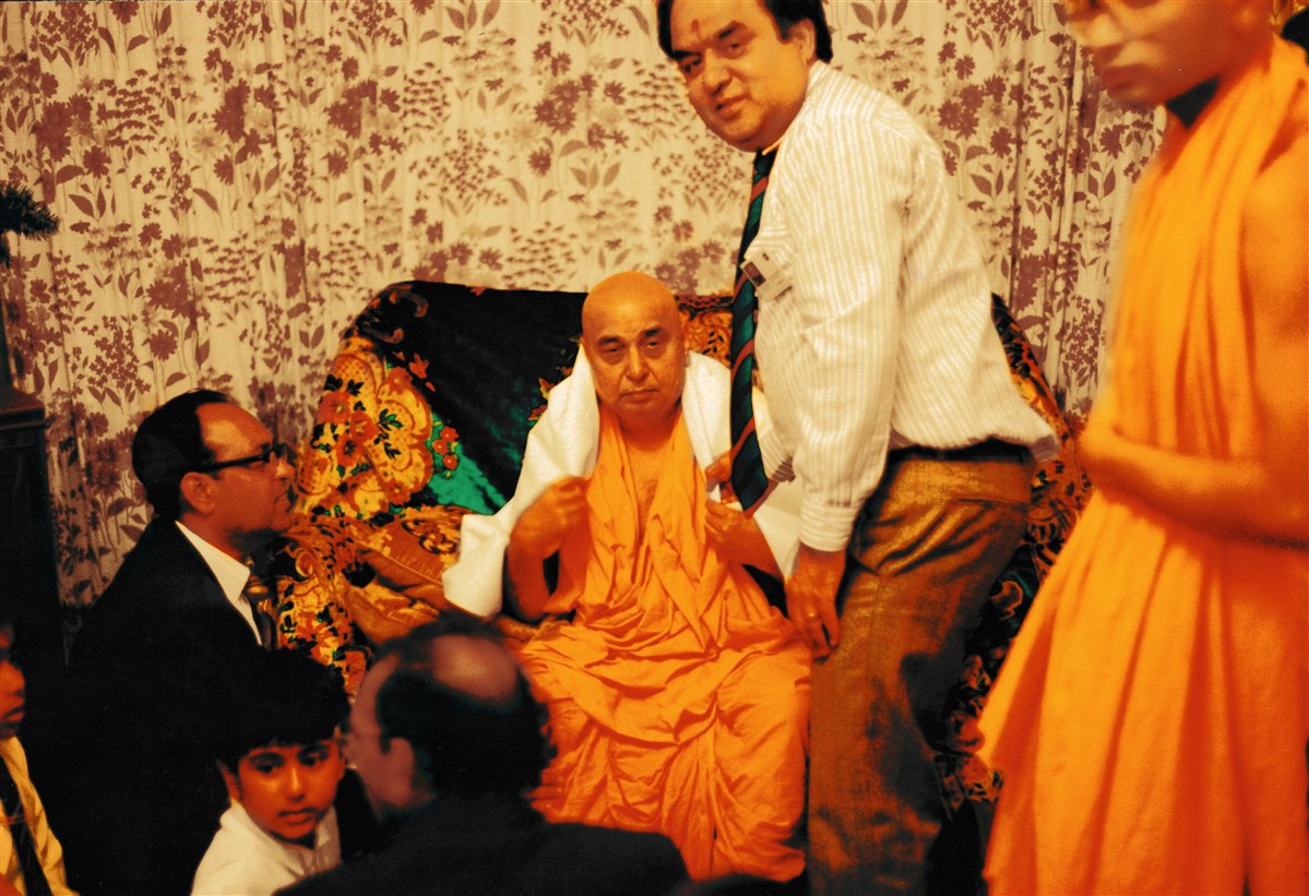 Pramukh Swami Maharaj in Coventry, 1990