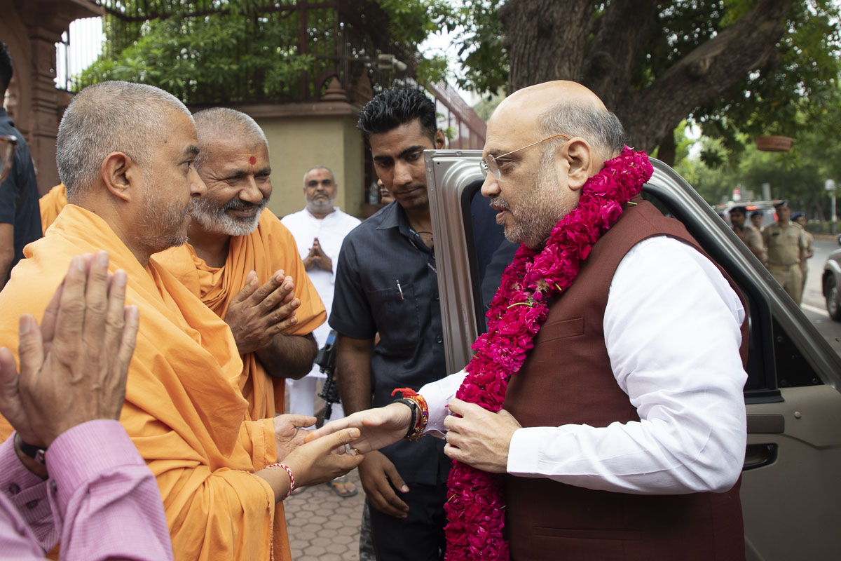 Brahmavihari Swami and Atmakirti Swami welcome Union Minister of Home Affairs, Shri Amit Shah to BAPS Shri Swaminarayan Mandir, Shahibaug