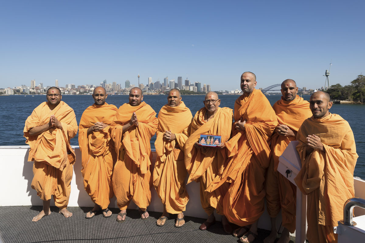 Sadhus with Pujya Kothari Swami