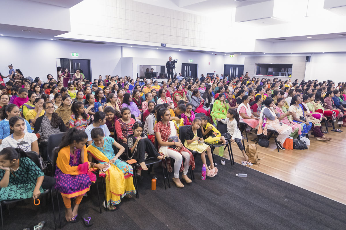 Devotees during the assembly