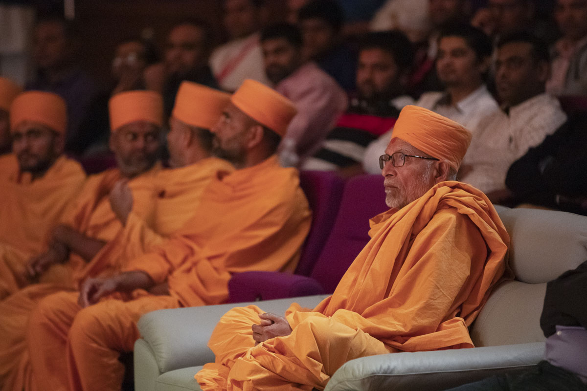 Pujya Kothari Swami during the assembly