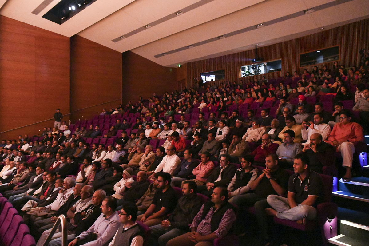 Devotees during the assembly
