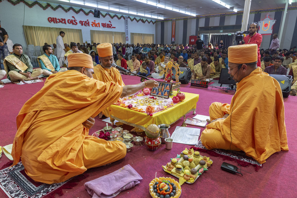 Sadhus perform mahapuja rituals