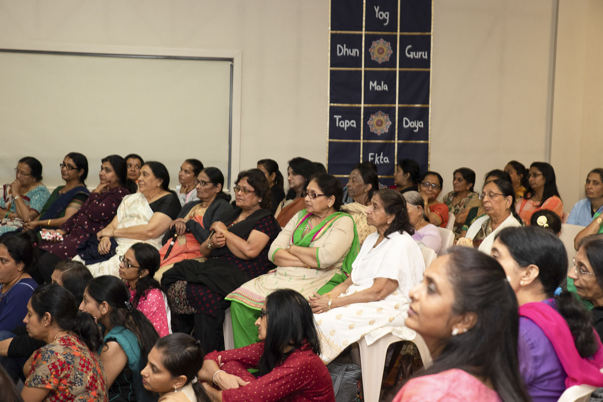 Devotees during the assembly
