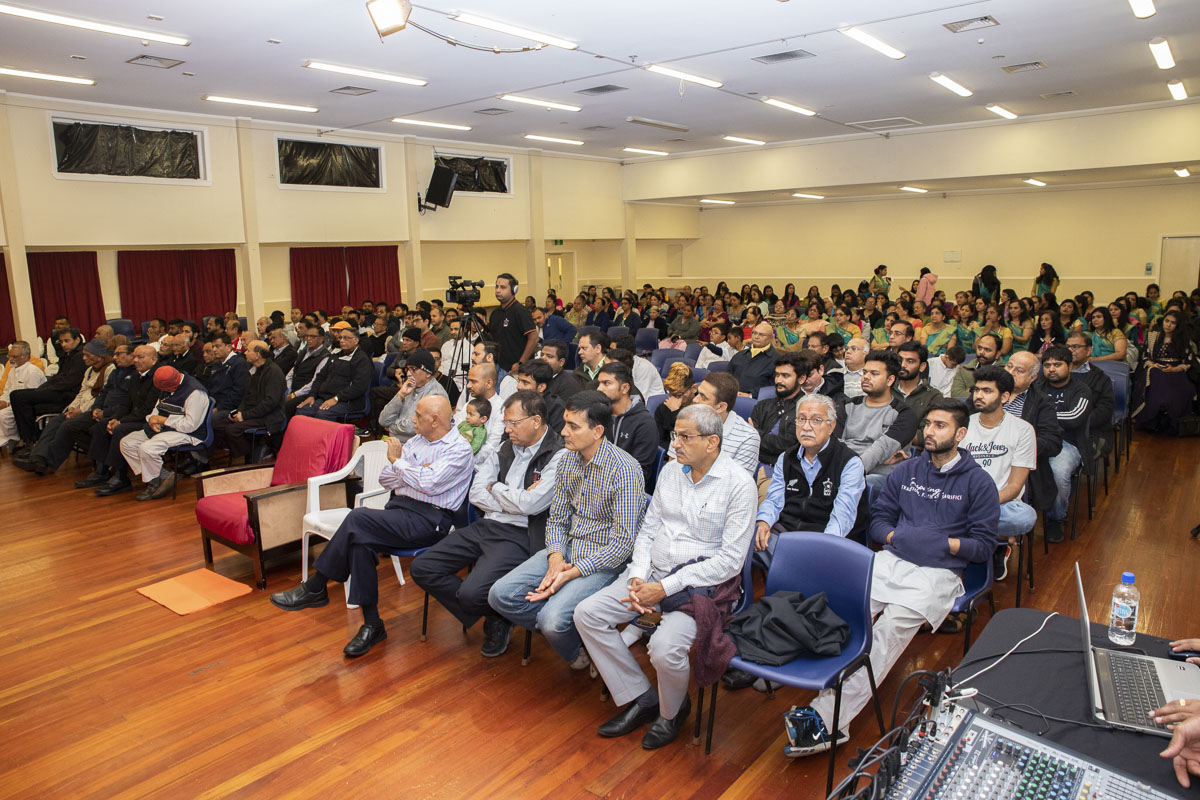 Devotees during the assembly