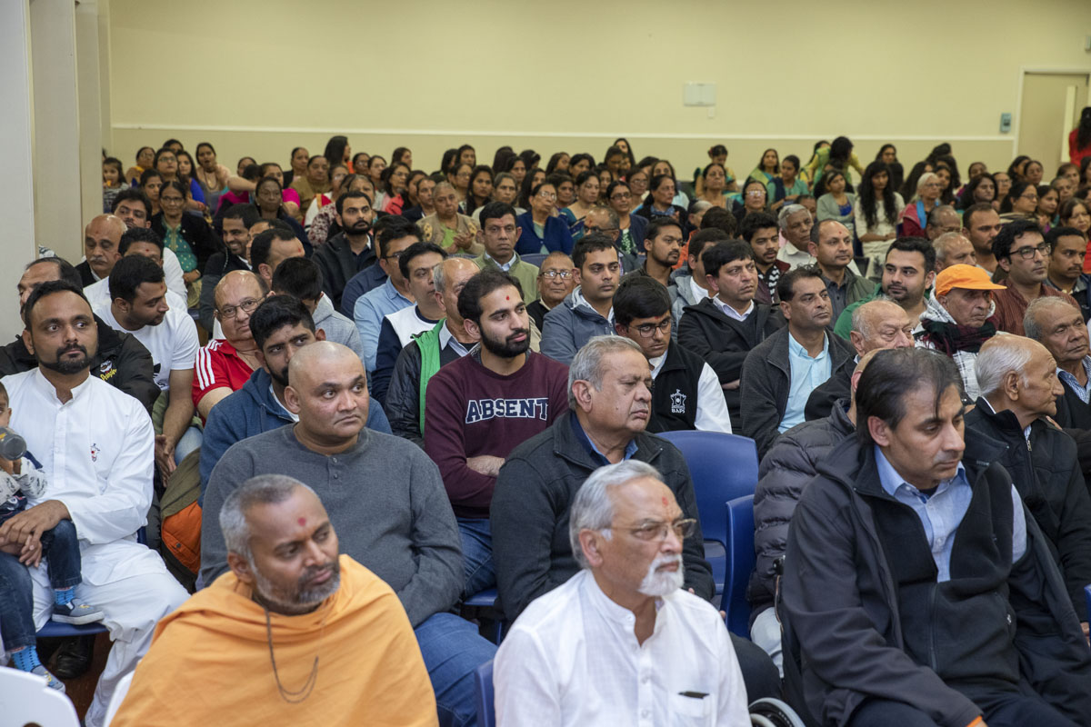 Devotees during the assembly