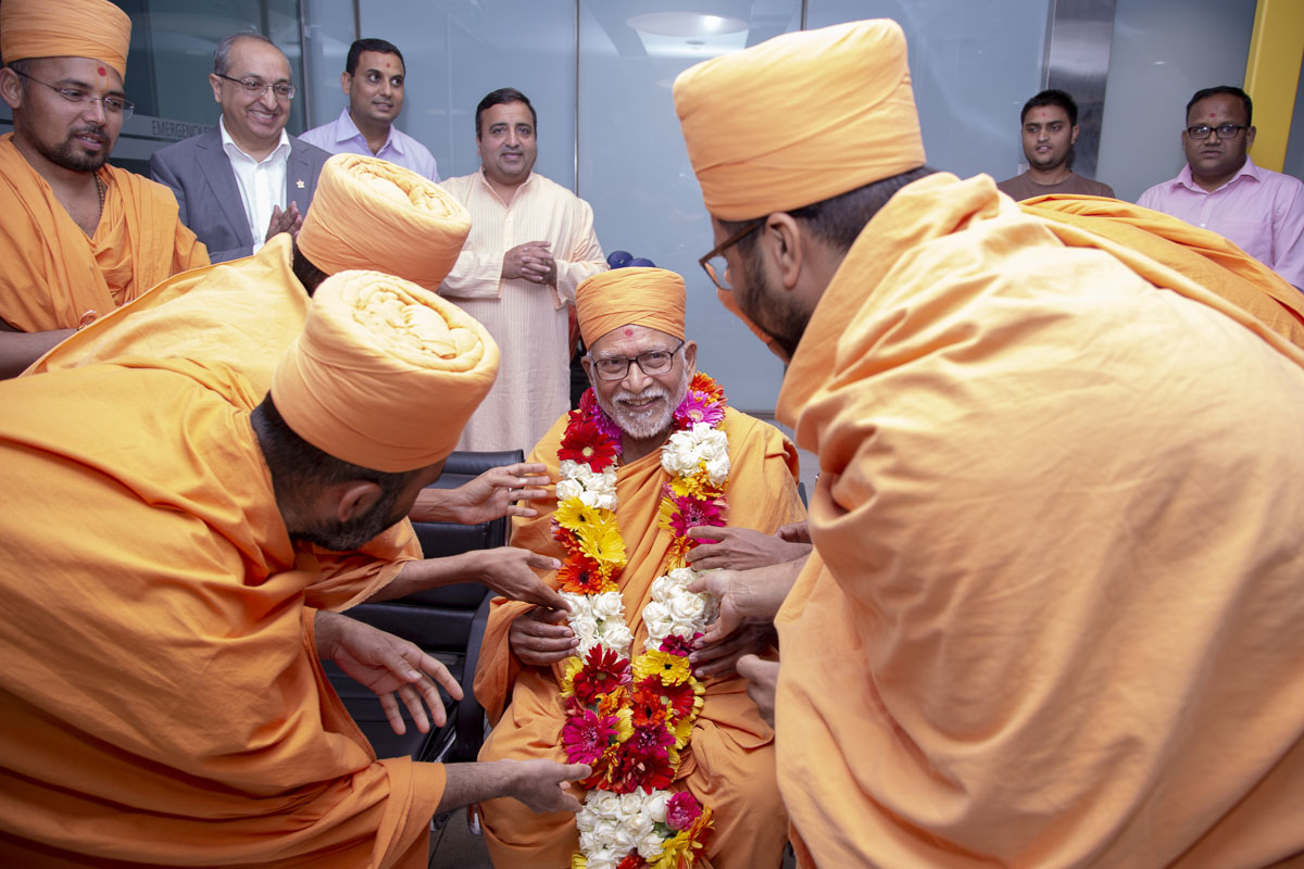 Sadhus welcome Pujya Bhaktipriya Swami (Pujya Kothari Swami) at the Airport, Melbourne
