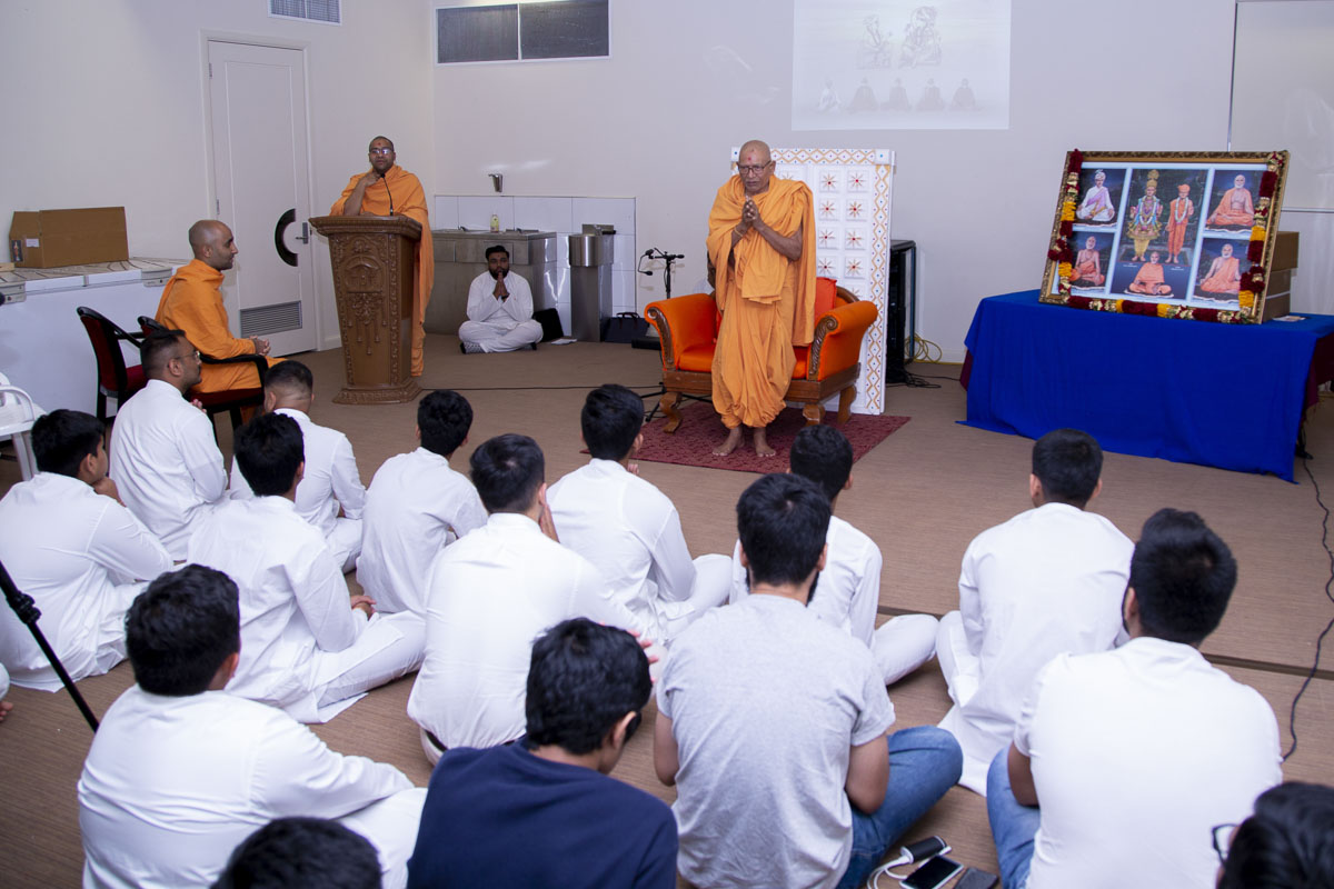 Pujya Kothari Swami greets all with 'Jai Swaminarayan'