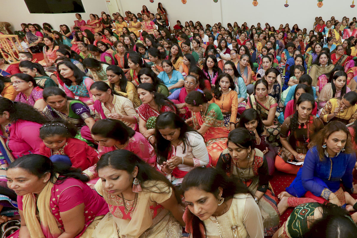 Devotees during the assembly