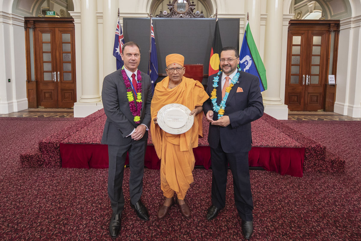 Pujya Kothari Swami visits the Parliament of Victoria