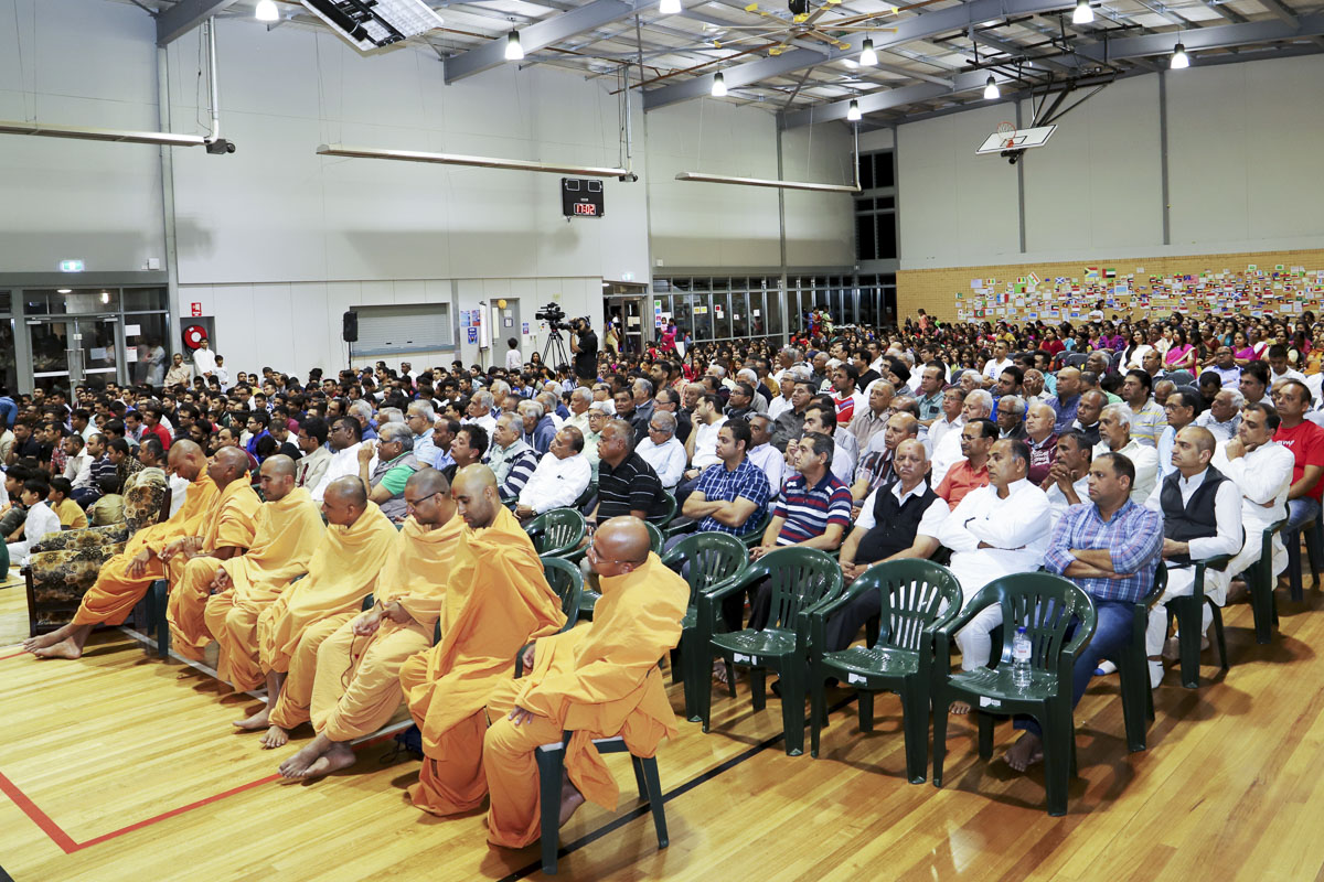 Sadhus and devotees during the assembly