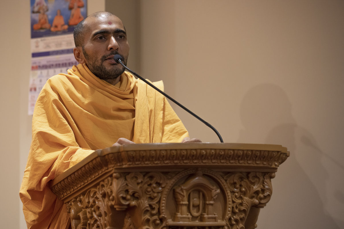 Vimalseva Swami addresses the assembly
