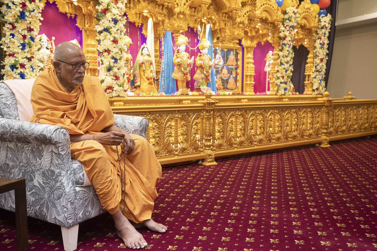 Pujya Kothari Swami during the assembly
