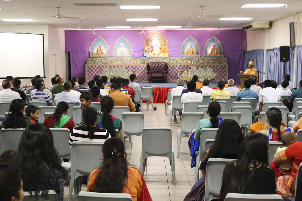 Devotees during the assembly