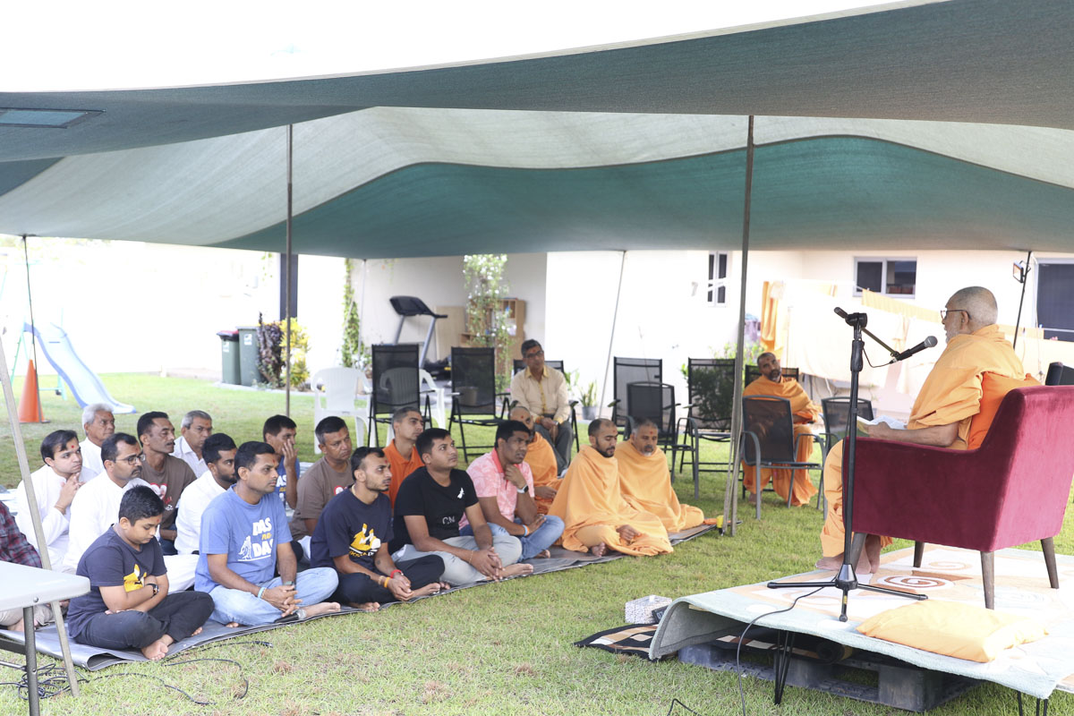 Sadhus and devotees during the assembly