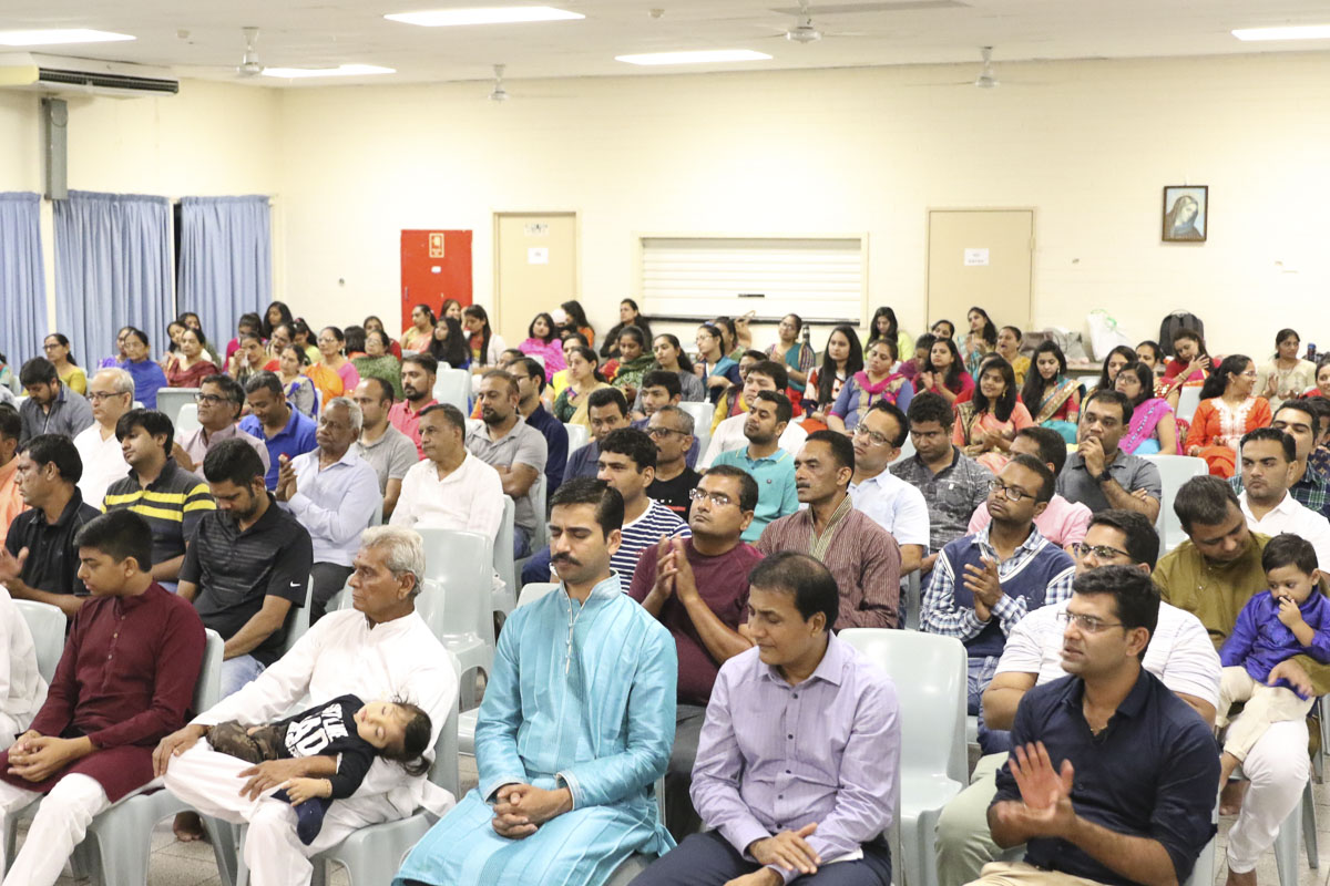 Devotees during the assembly