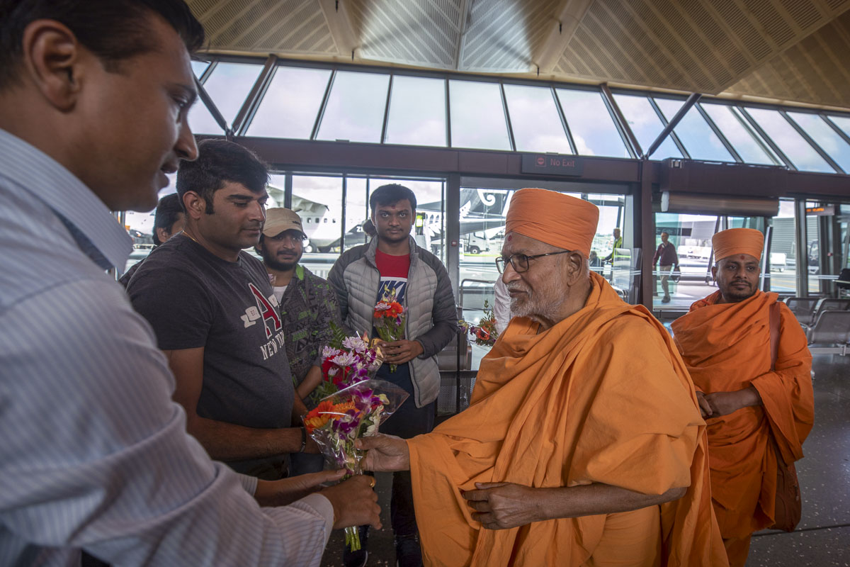 Devotees welcome Pujya Bhaktipriya Swami (Pujya Kothari Swami) at the Airport, Christchurch 