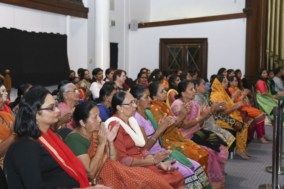 Devotees during the assembly