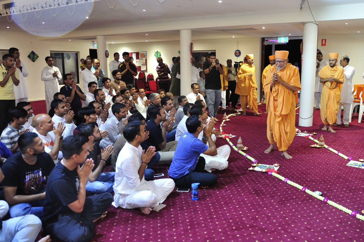 Pujya Kothari Swami greets all with 'Jai Swaminarayan'