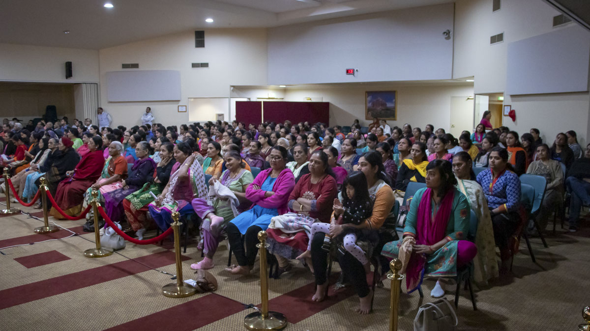 Devotees during the assembly