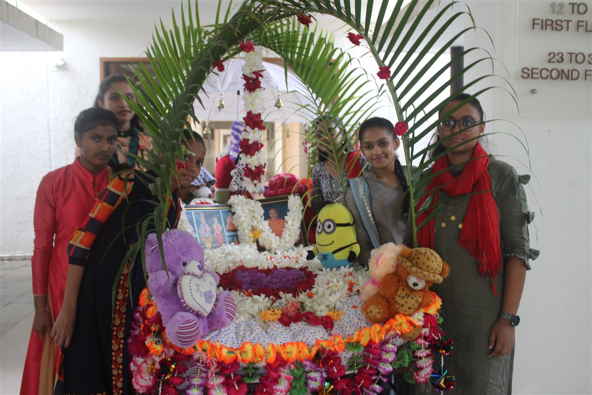 Students Pull the Chariot of Bhagvan Swaminarayan