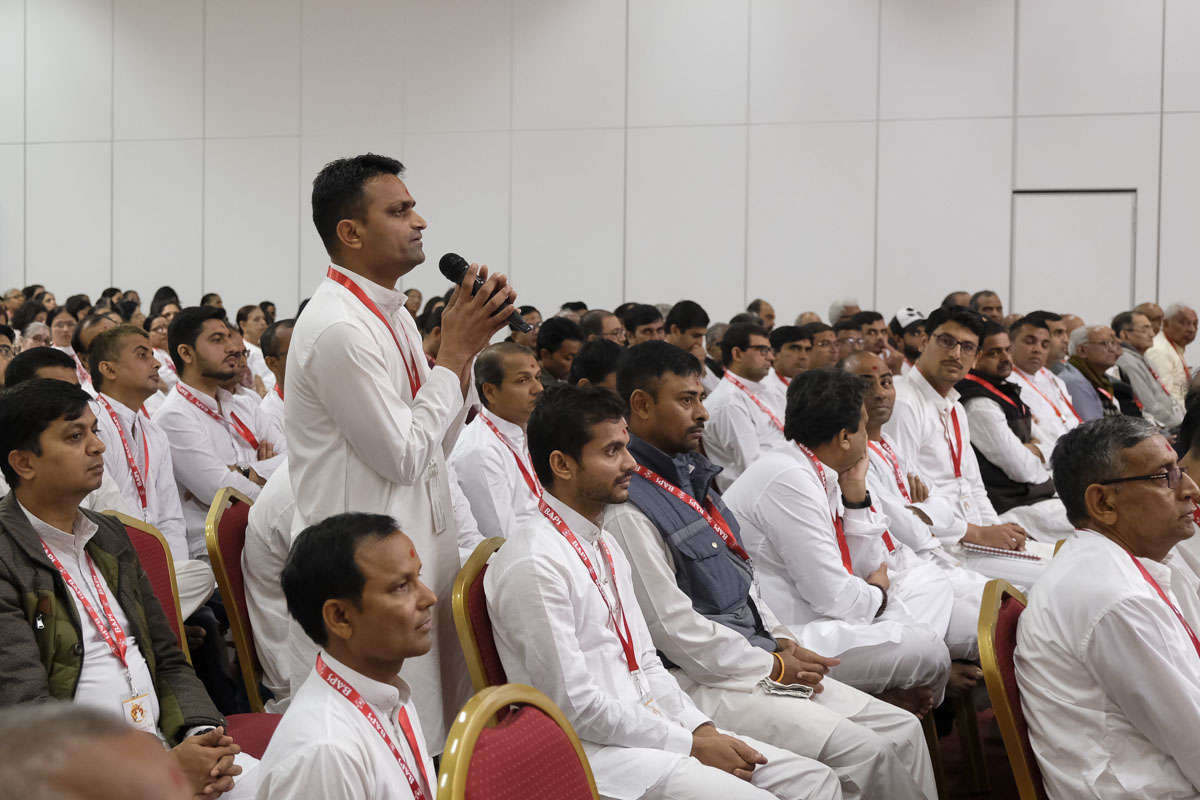 Devotees during a shibir session