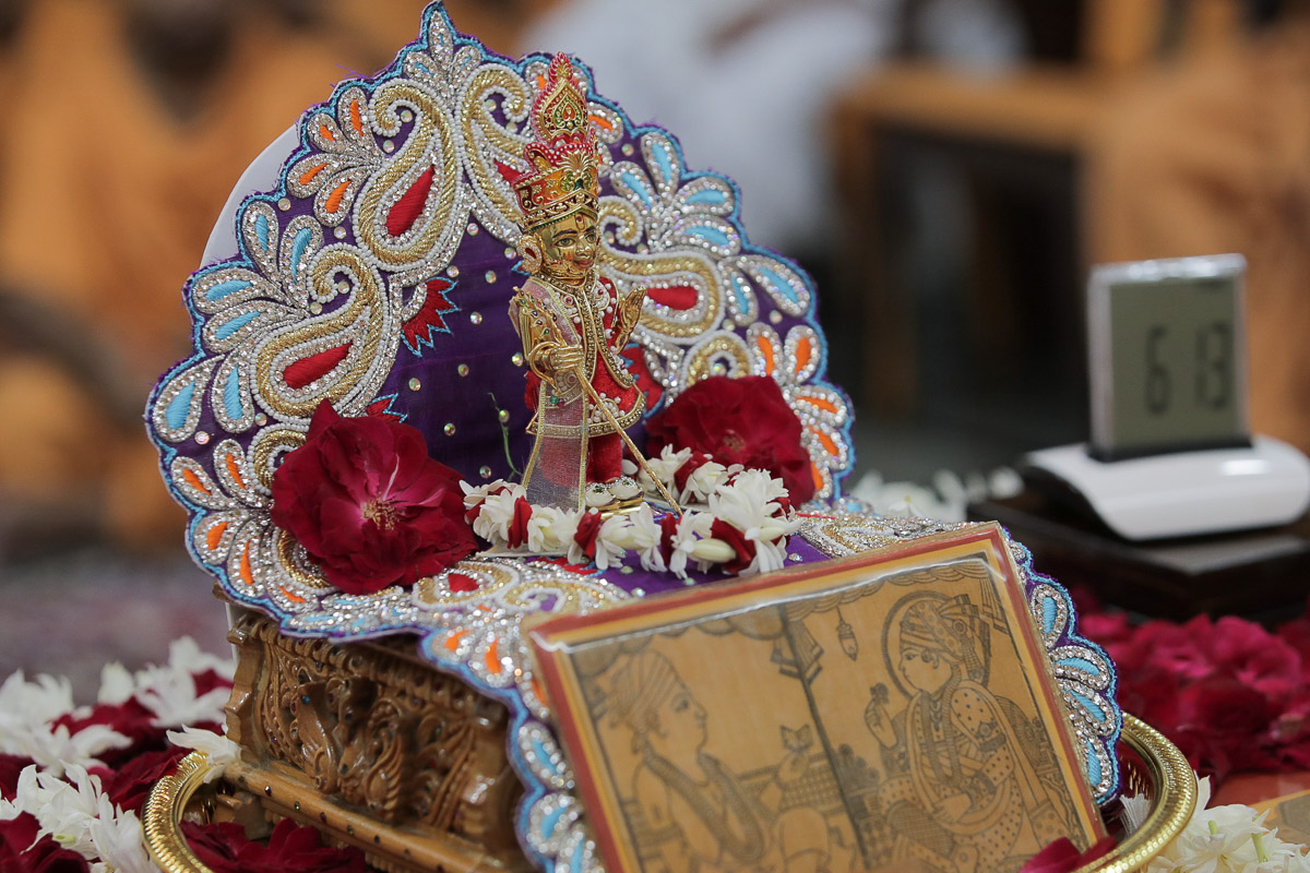 Shri Harikrishna Maharaj in Swamishri's daily puja